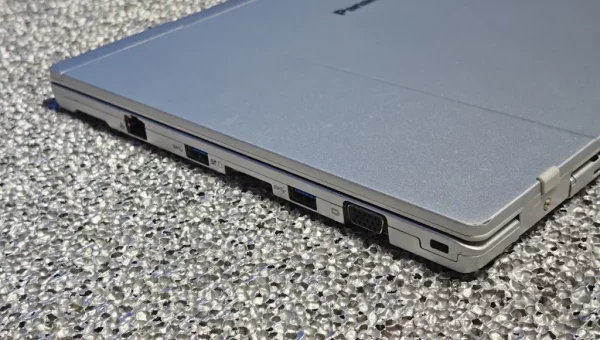 Мобильность и порты Panasonic CF-FV1: <1 кг с HDMI, VGA и LAN